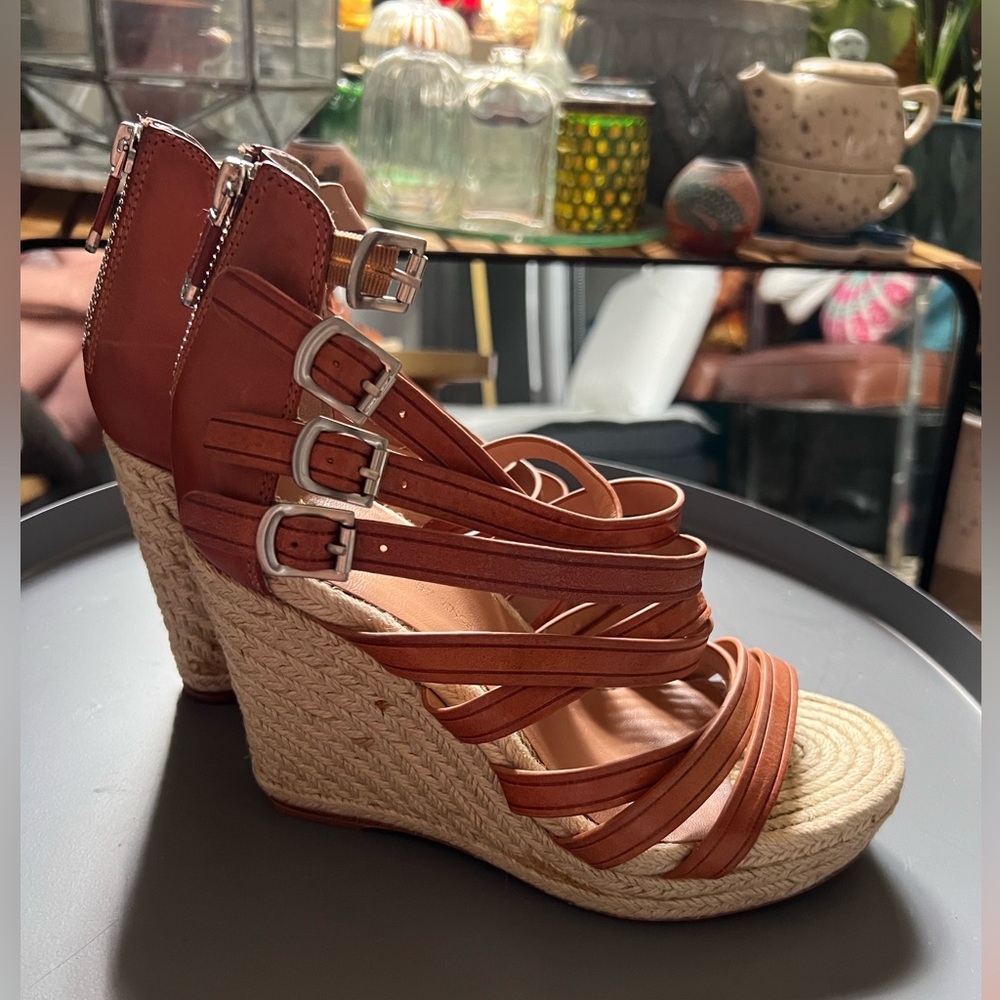 VC Women's Brown Strappy Espadrille Wedge Sandals